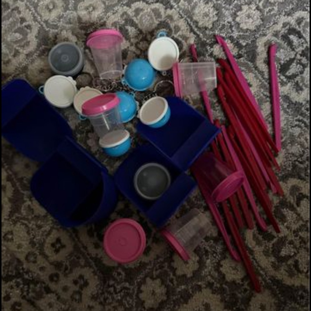 Tupperware lot